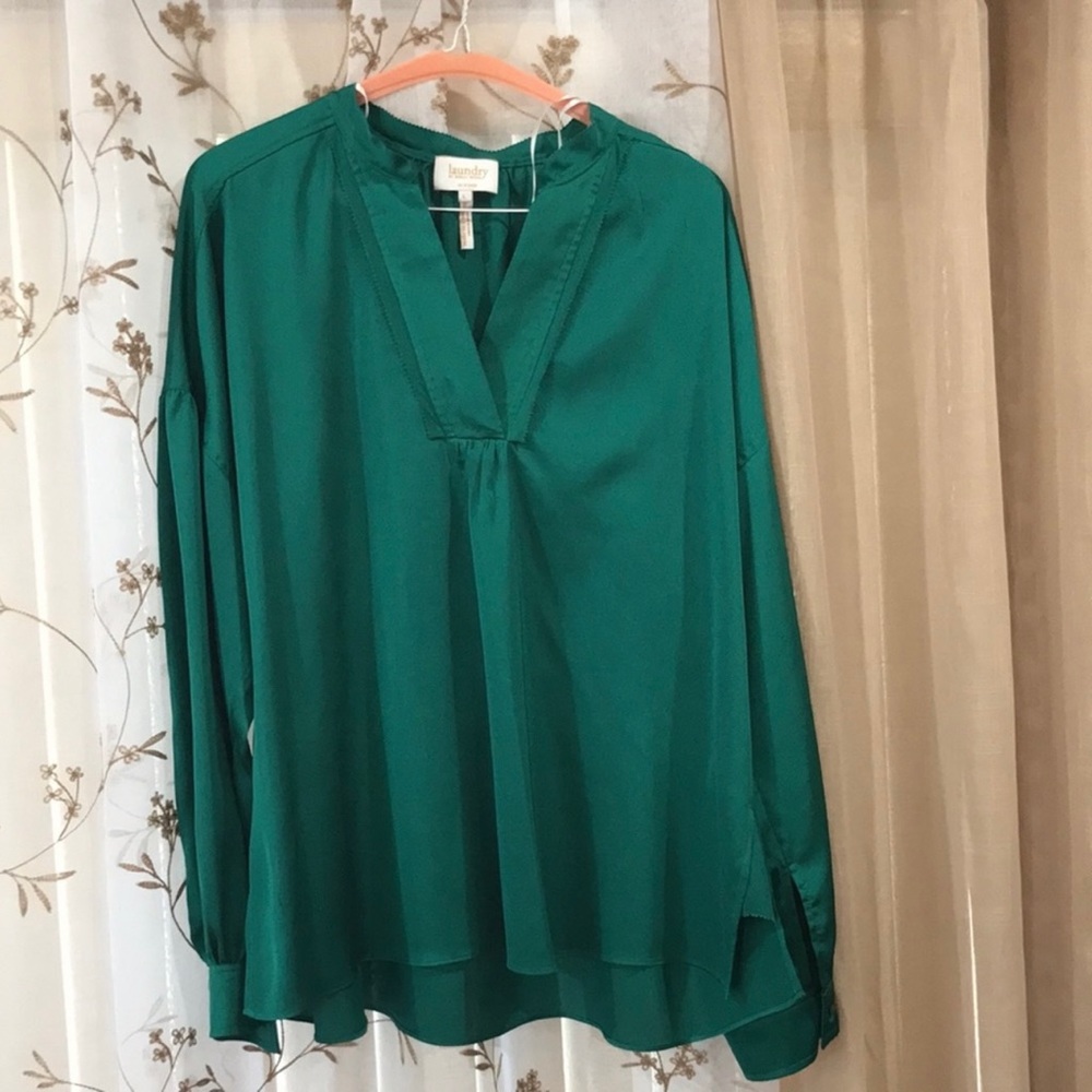 Laundry By Shelli Segal silky beautiful top size L